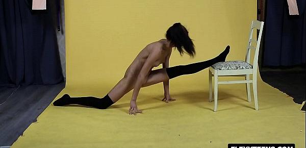  Talented naked gymnast in stockings